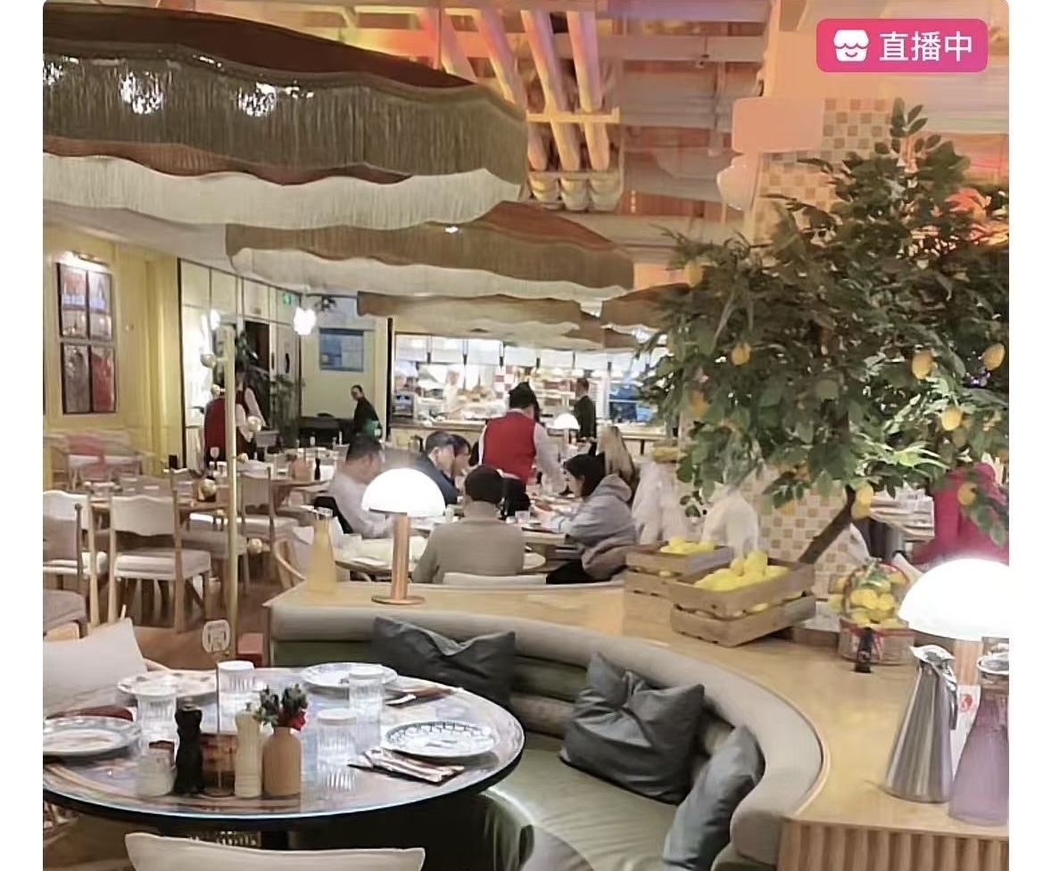 直播间里的“路人主角”：你吃饭的样子，正在为别人卖券（2026/01/18）